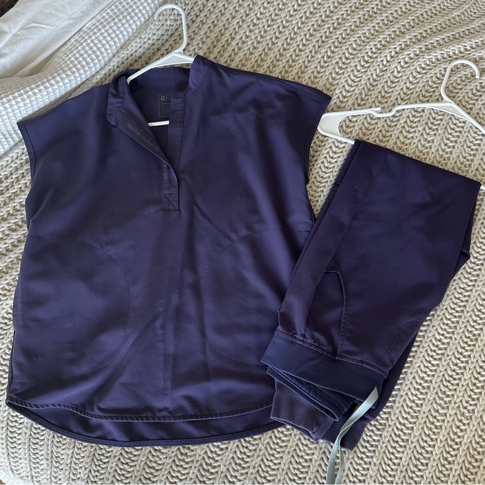 Figs Oversized Scrub Top-Purple Shadow XXS
+
Purple Shadow Jogger Pants XXS